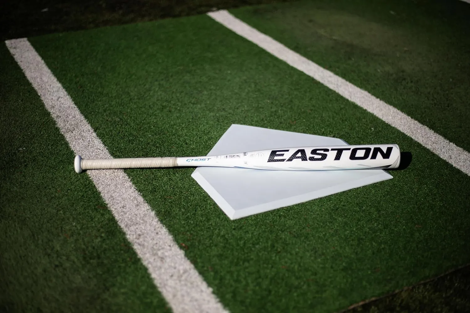 Easton | Ghost Youth Fastpitch Softball Bat | Approved for All Fields | -11 Drop | 1 Pc. Aluminum