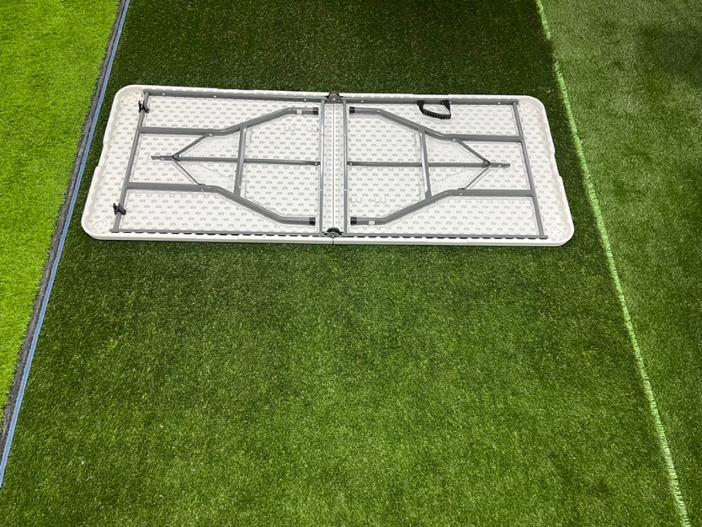 Folding table