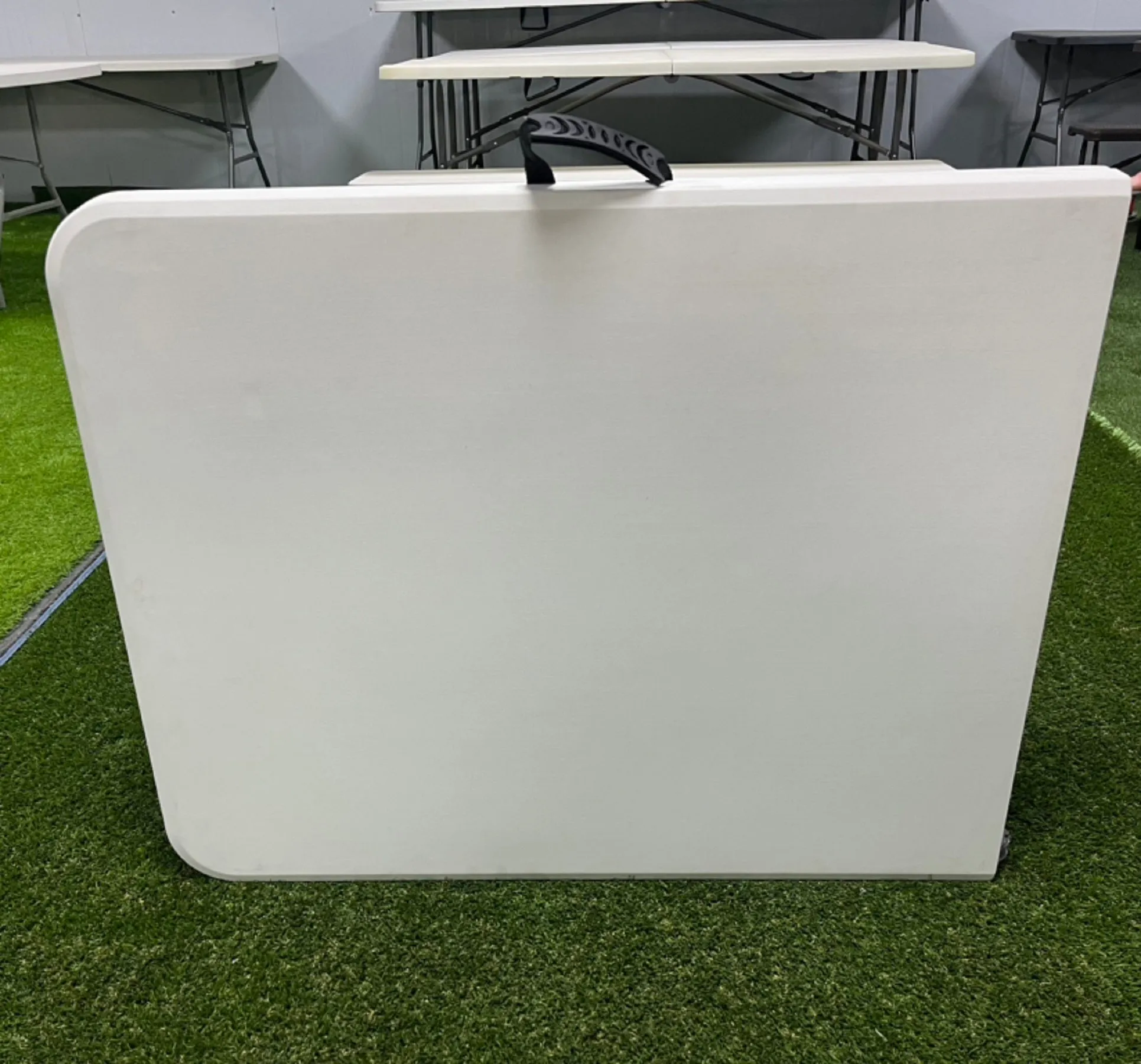 Folding table
