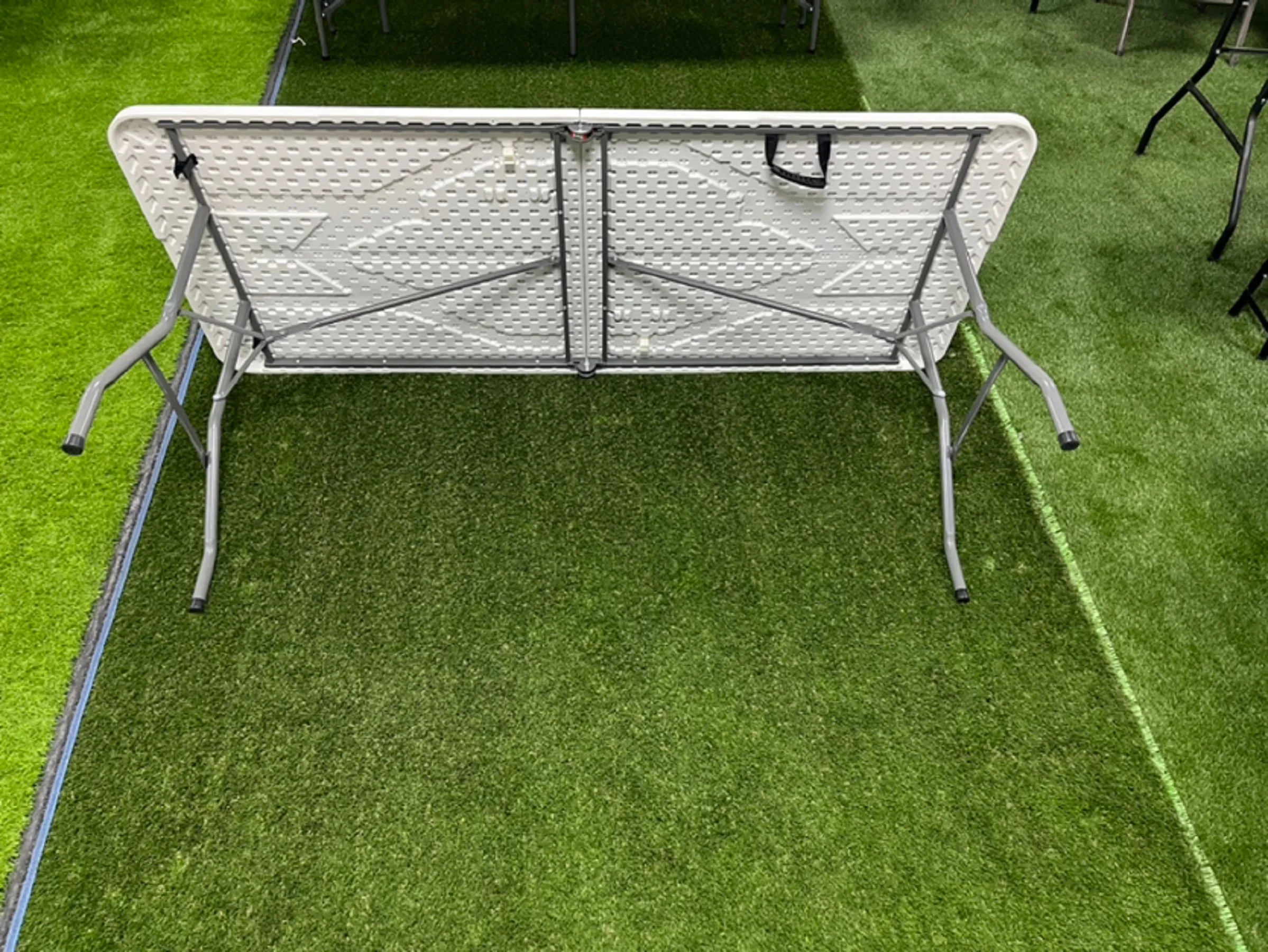 Folding table