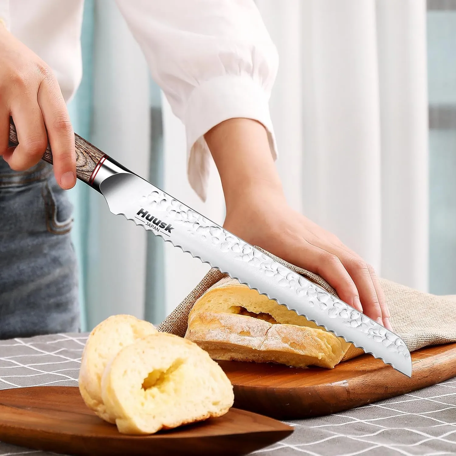 Huusk Bread Knife 10-Inch Japan Professional High Carbon Steel Hand forged Ultra Sharp Serrated Knife Wide Wavy Edge Bread Slicing Knife for Homemade Bread Cake Father's Day Christmas Gift