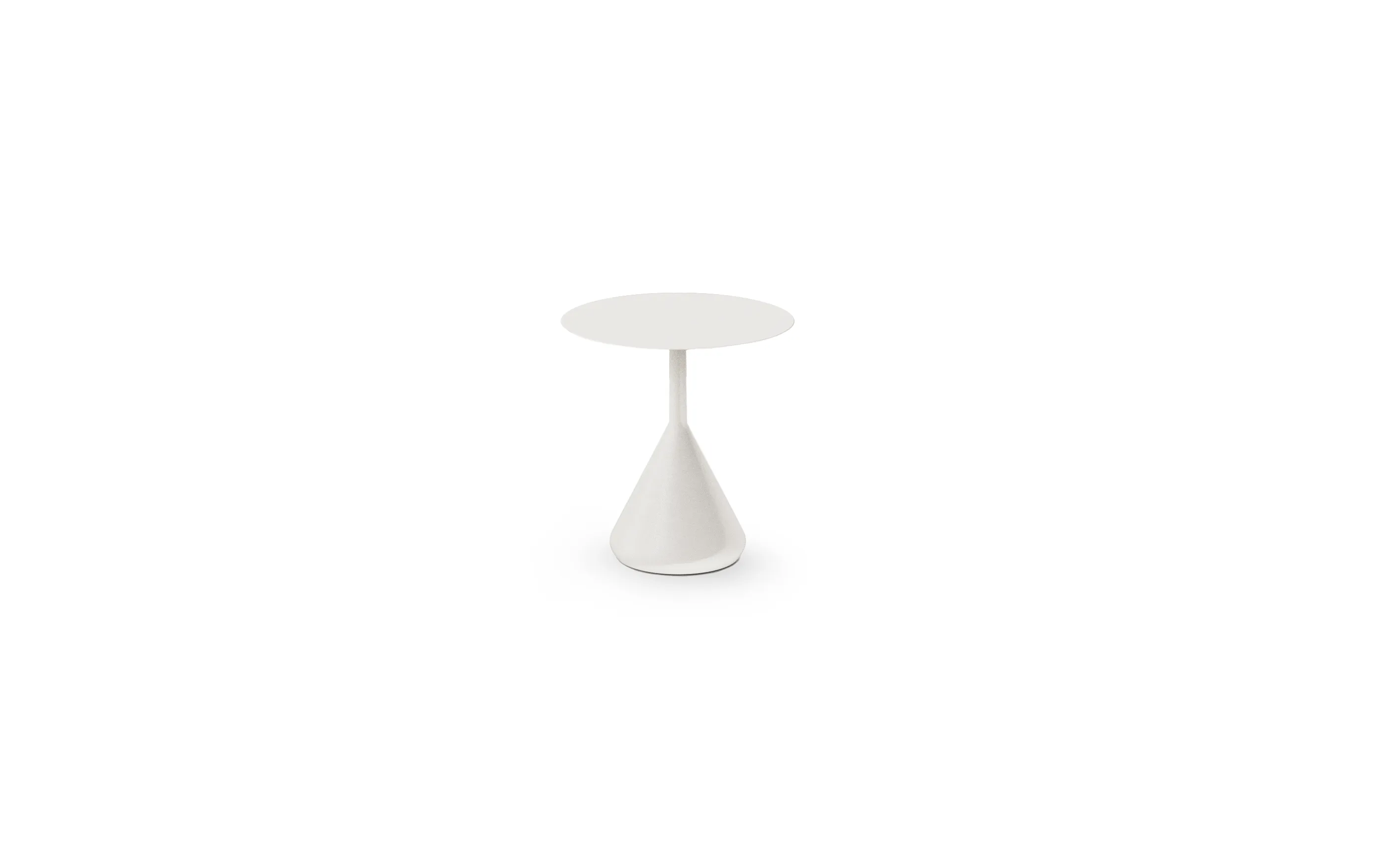 Nina dining table