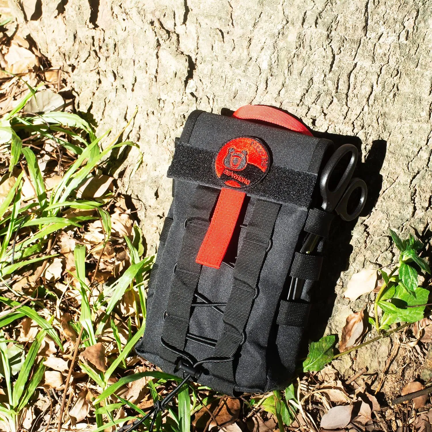 Outdoor Survival Kit IFAK Quick Pull Out Emergency Medical Bag Tactical First Aid Kit Molle System One Hand Operation for Camping Training Hiking Trauma Supplies