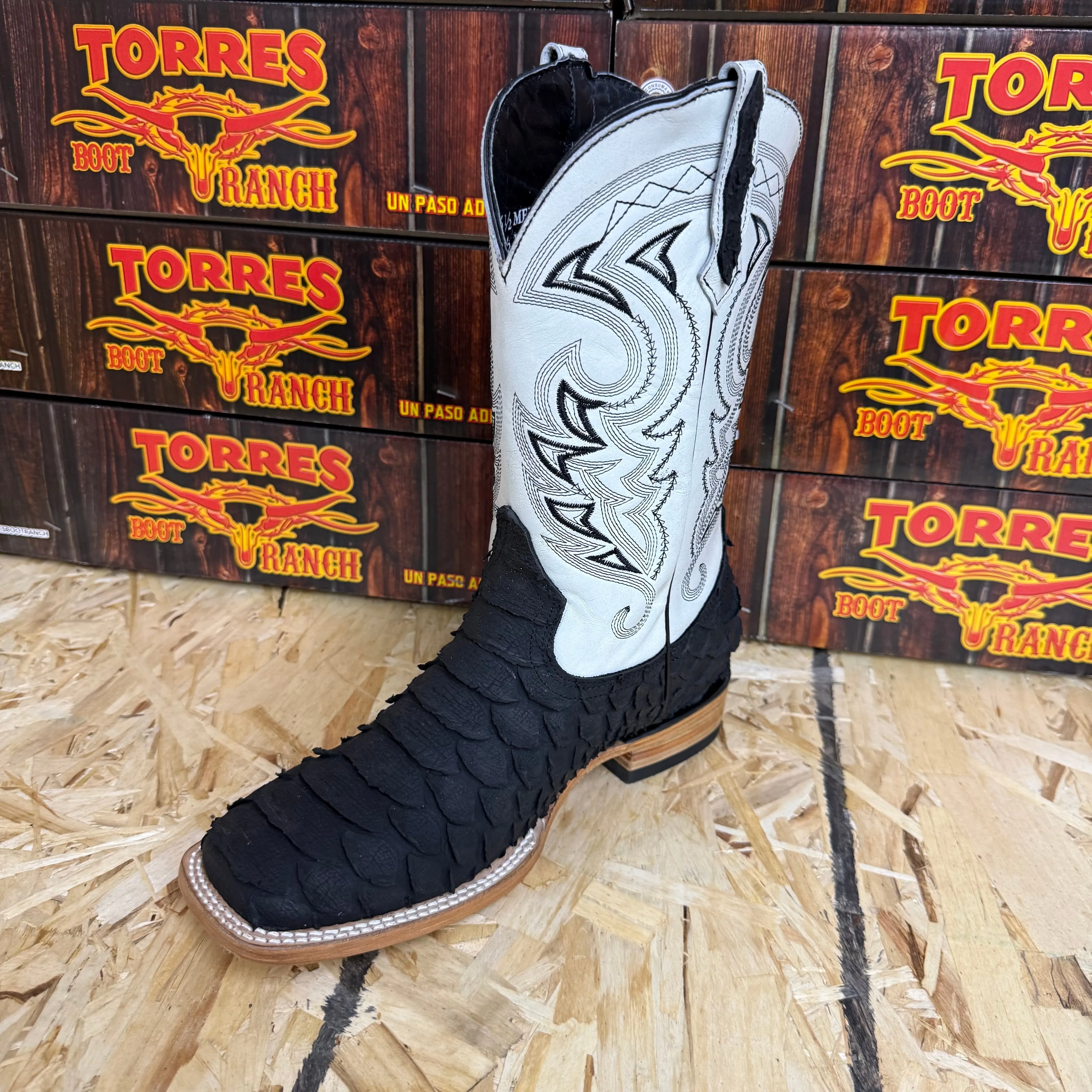 PITON JUMBO NEGRO MATTE TORRES BOOT
