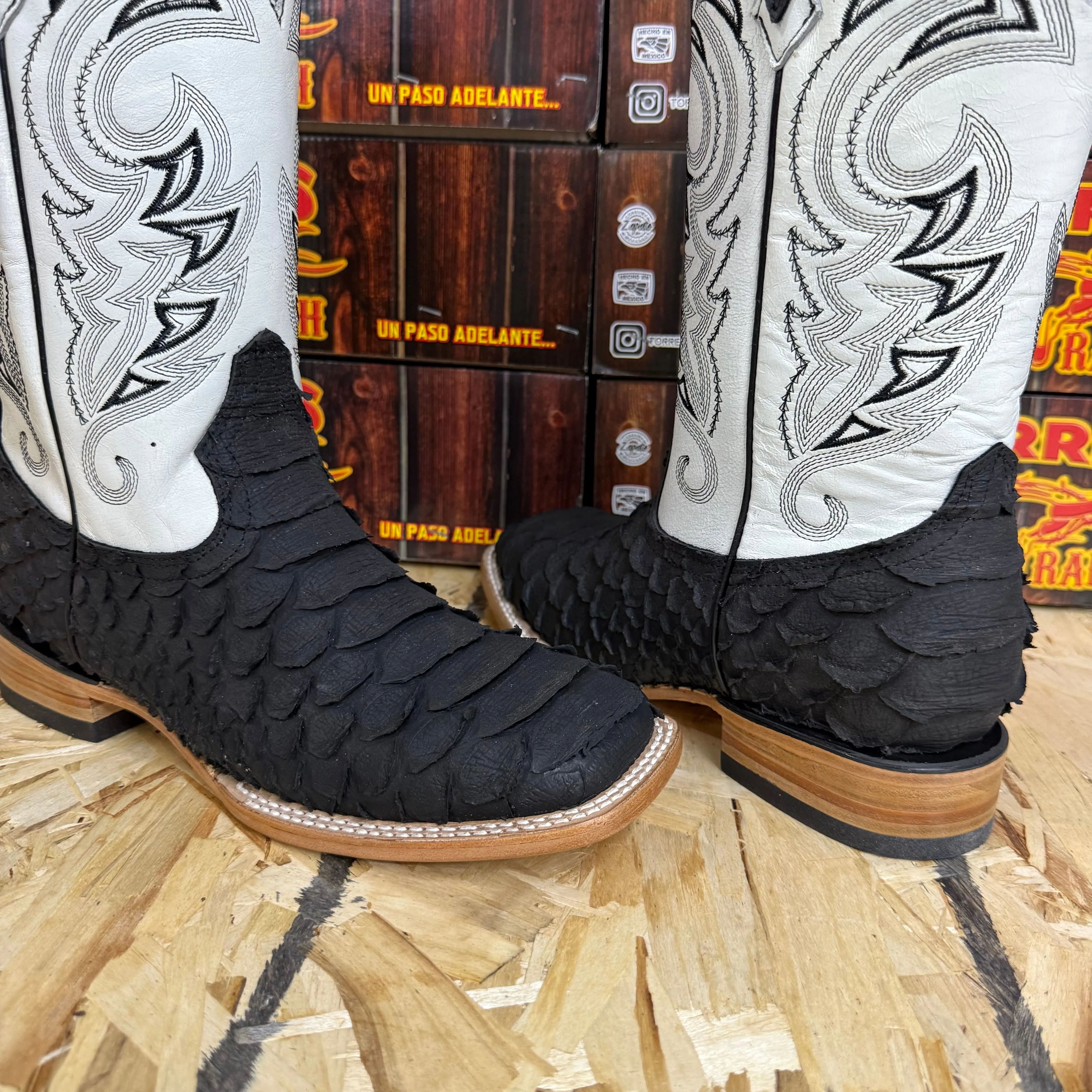 PITON JUMBO NEGRO MATTE TORRES BOOT