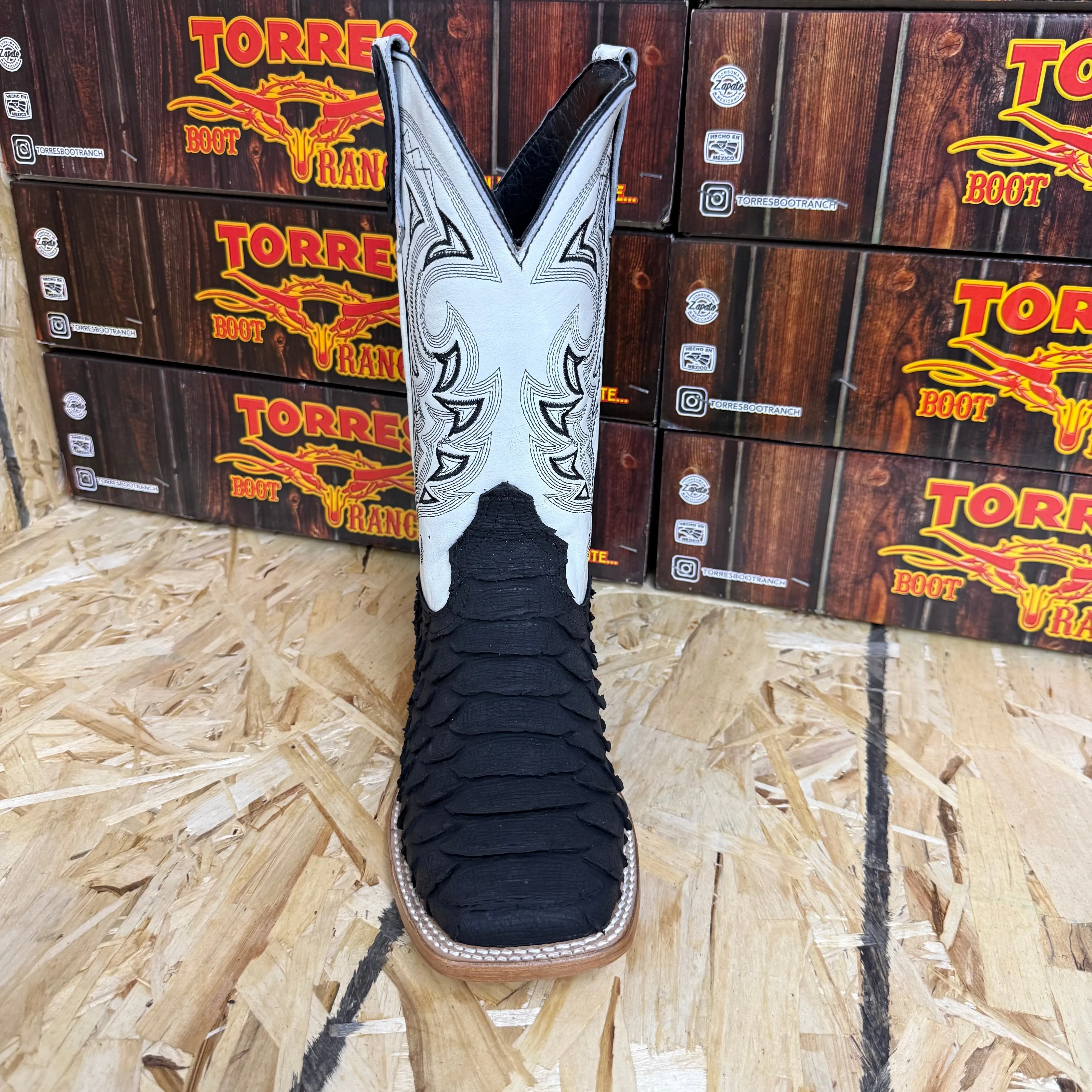 PITON JUMBO NEGRO MATTE TORRES BOOT
