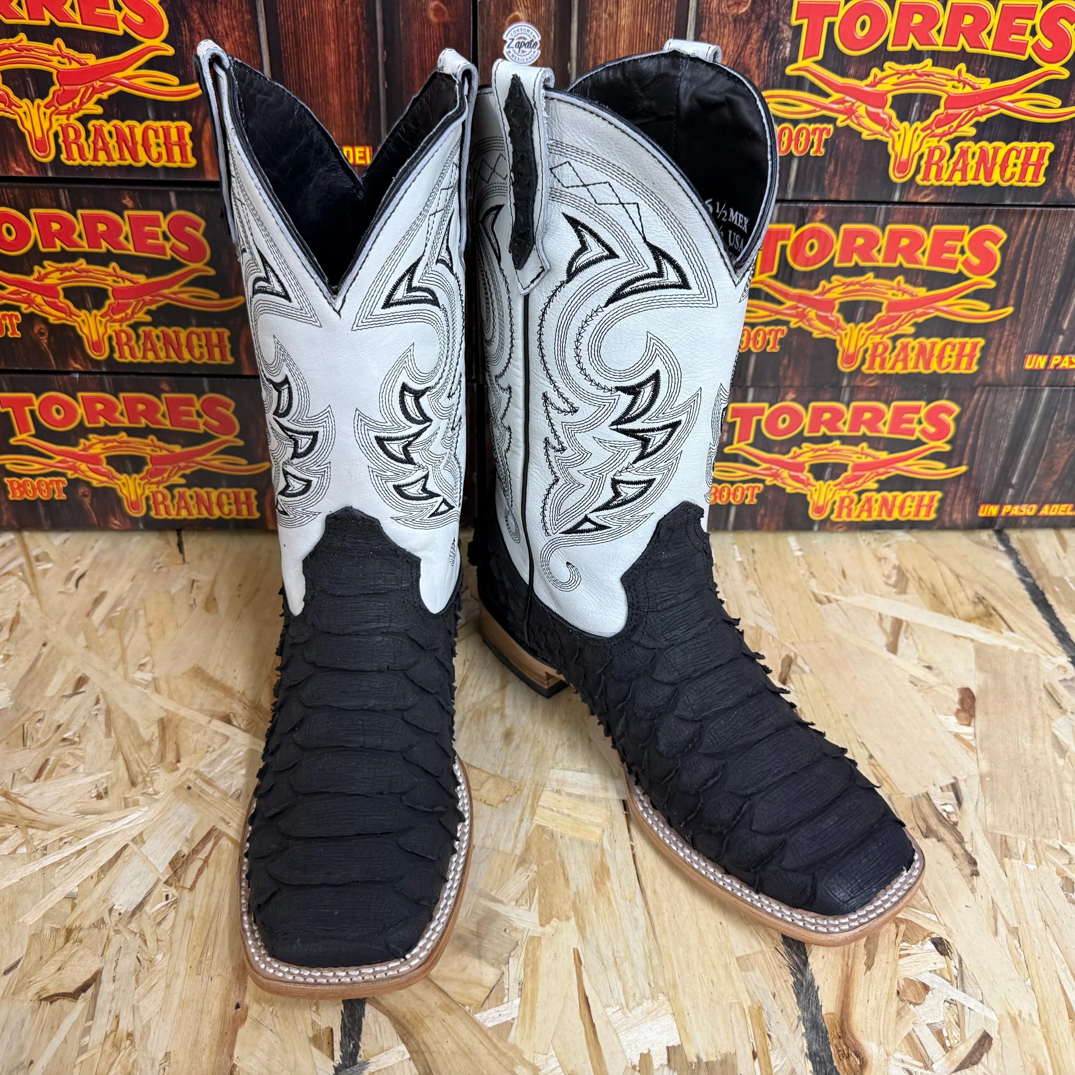 PITON JUMBO NEGRO MATTE TORRES BOOT